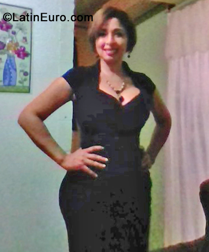 Date this funny El Salvador girl Paz from San Salvador SV114