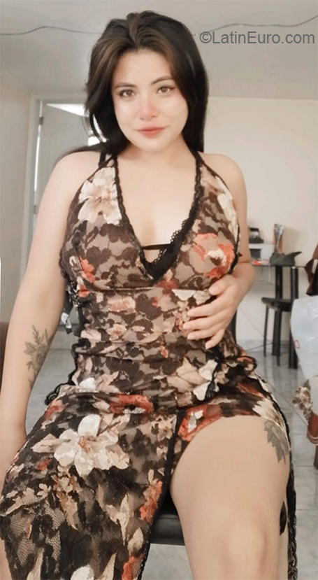 Date this good-looking Ecuador girl Mishel from Quito EC497