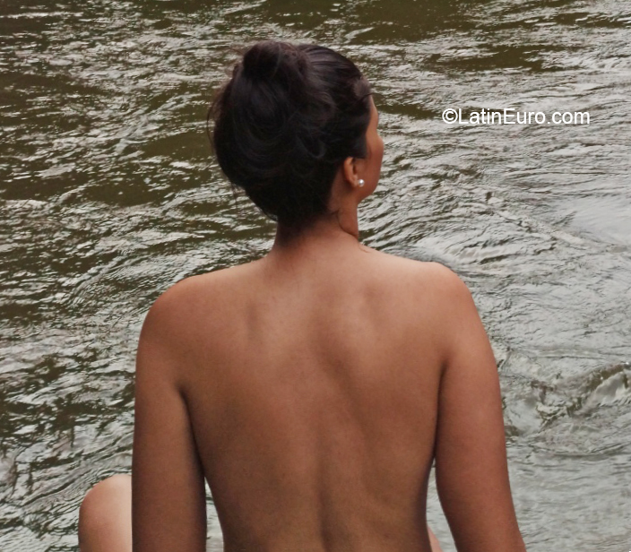Date this happy Colombia girl Laura from Bogota CO27371