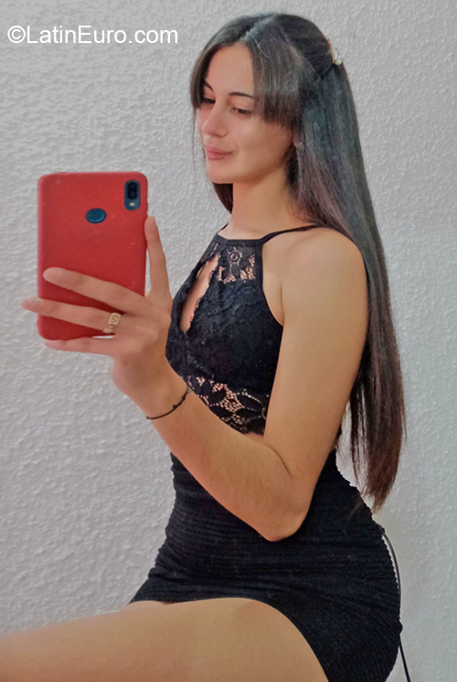 Date this voluptuous Uruguay girl Valentina from Canelones UY50