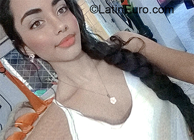 Date this stunning Colombia girl Yul from Cartagena CO27394