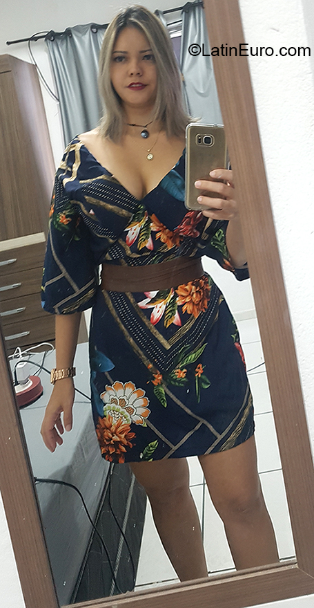 Date this voluptuous Brazil girl Beatriz from Ananindeua BR11143