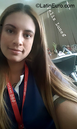 Date this happy Venezuela girl Karime from Valencia VE3218