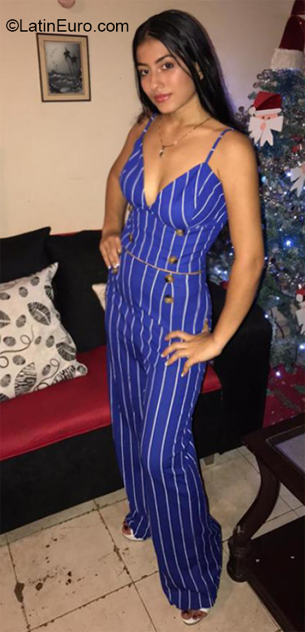 Date this charming Colombia girl Vanessa from Buenaventura Valle CO27478