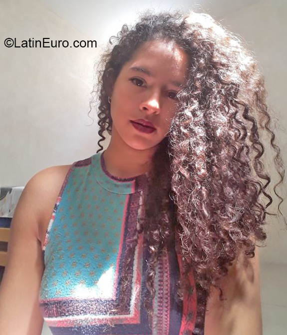 Date this young Ecuador girl Genesis from Guayaquil EC693