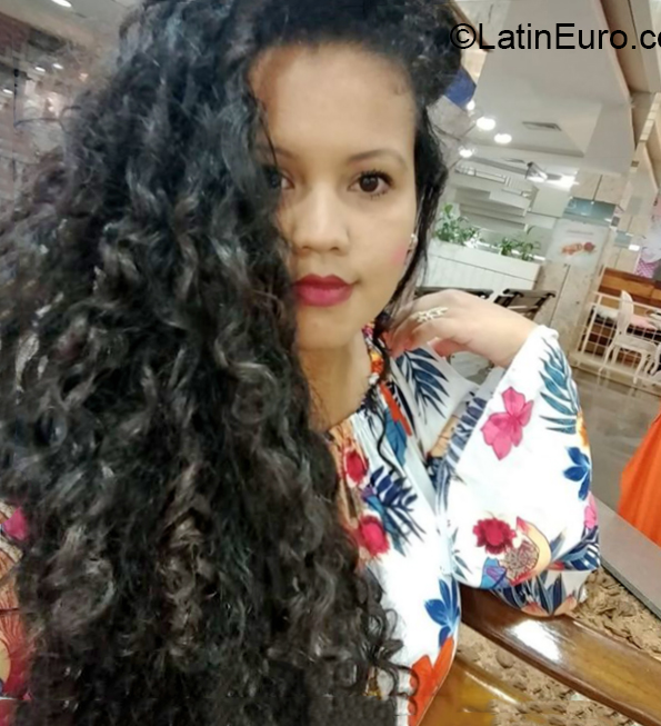 Date this pretty Brazil girl Luma from Florianopolis BR11674