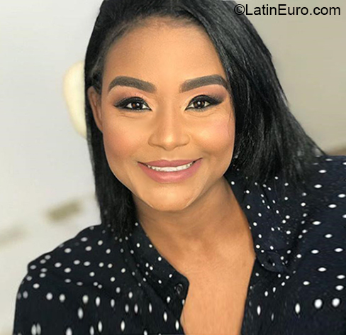Date this funny Dominican Republic girl Laura from Santo Domingo DO38294