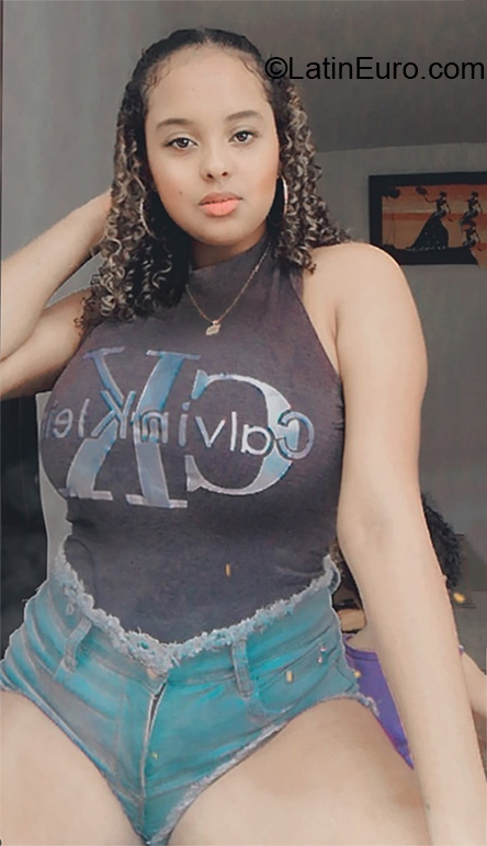 Date this sultry Colombia girl Sofia from Medellin CO27600