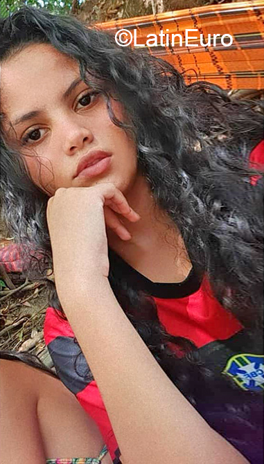 Date this athletic Brazil girl Karine from Palmas BR11178