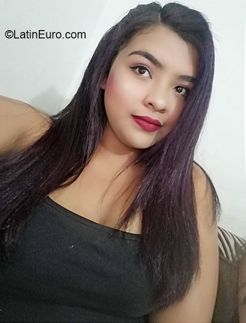Date this voluptuous Colombia girl Andrea from Medellin CO27652
