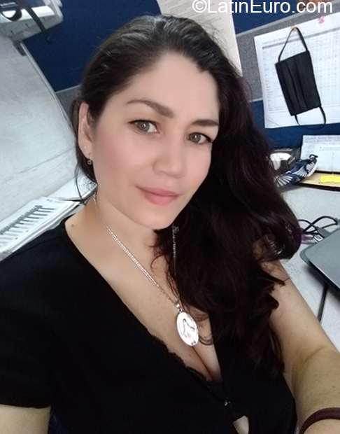 Date this funny Colombia girl Fey from Medellin CO27707