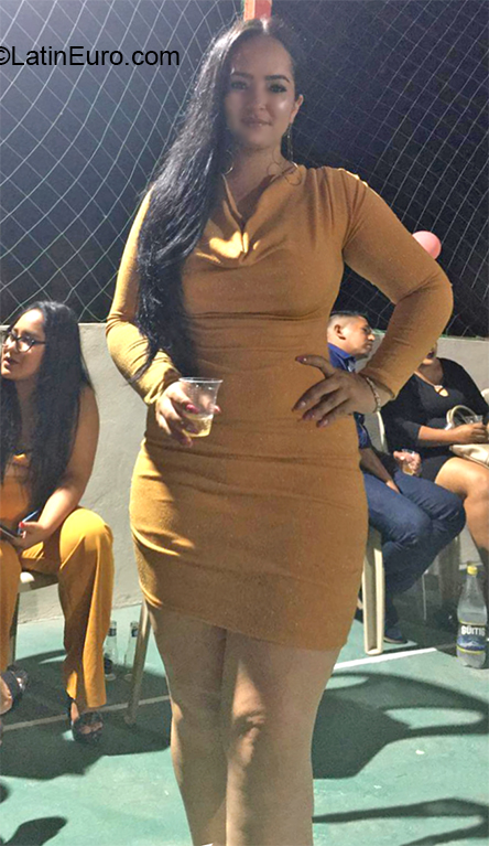 Date this happy Ecuador girl Nayara from Guayaquil EC545