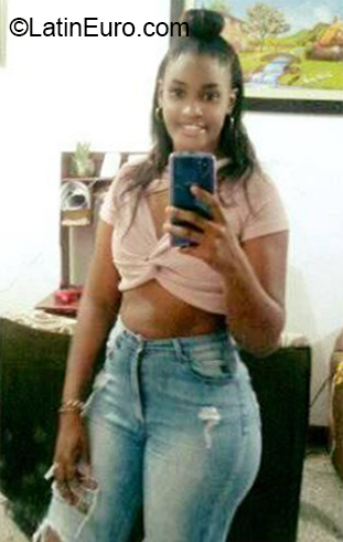 Date this hard body Colombia girl Yuliana from Cali CO27739