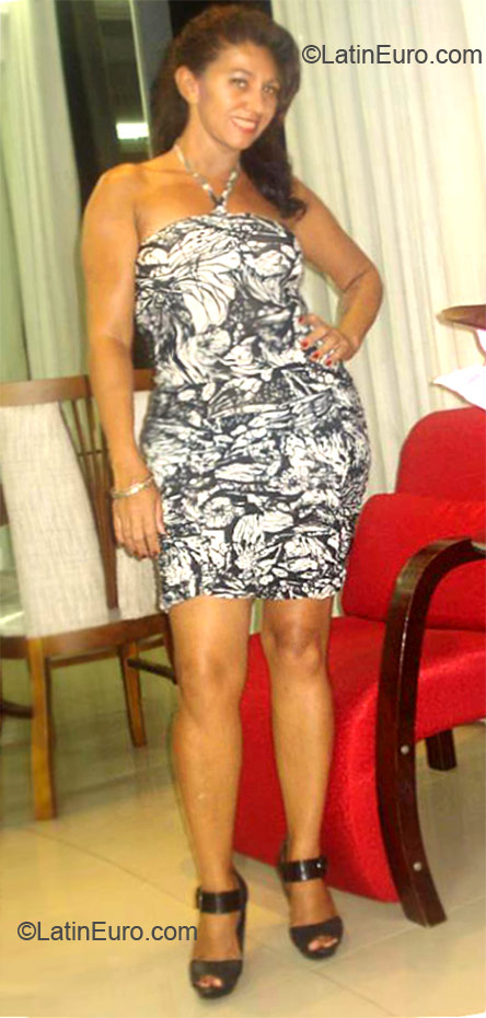 Date this nice looking Brazil girl Janyna from Governador Valadares BR11185