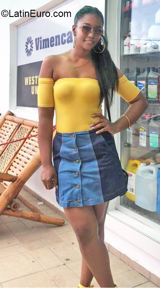 Date this tall Dominican Republic girl Sol ambar from Santo Domingo DO38379