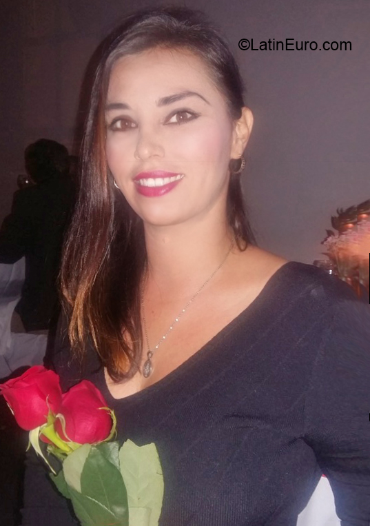 Date this athletic Colombia girl Yurley from Bogota CO27862