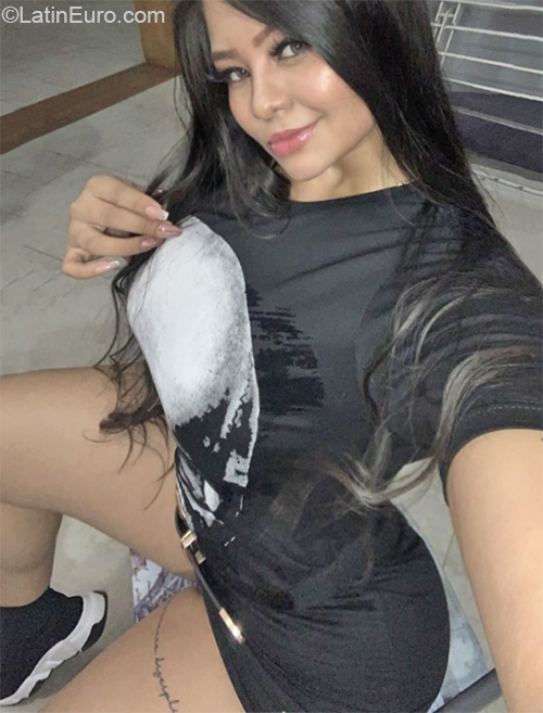 Date this pretty Colombia girl Vanessa from Cali CO27877