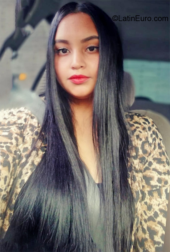 Date this voluptuous Colombia girl Ana from Medellin CO27891