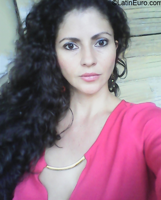 Date this hot Colombia girl Bianca from Armenia CO27942
