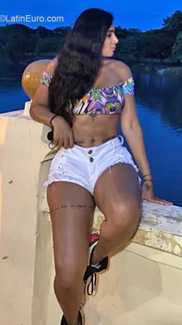 Date this nice looking Colombia girl Lizbeth g c from Medellin CO27977