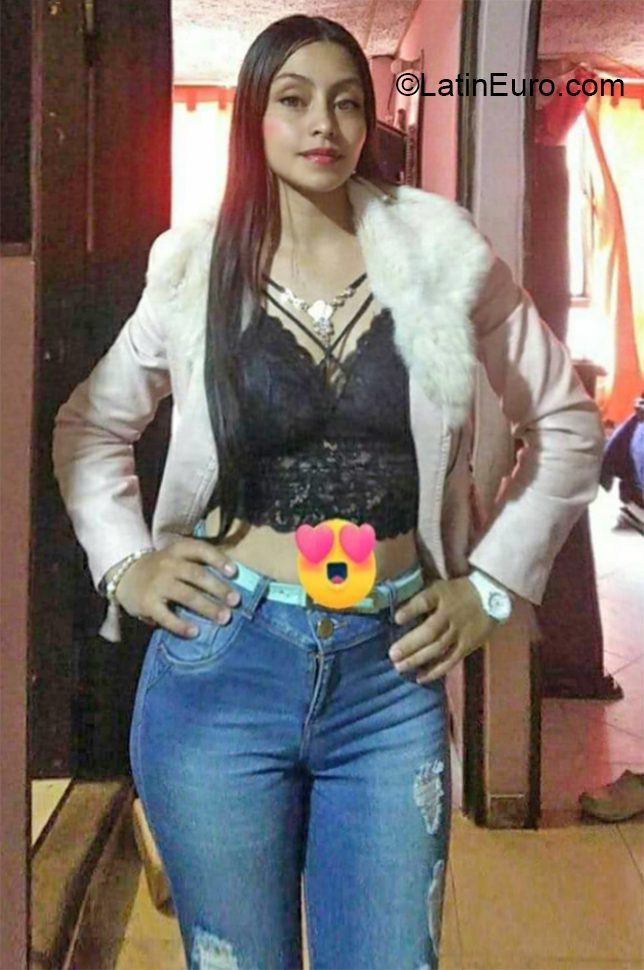 Date this georgeous Colombia girl Geraldin from Bogota CO27989