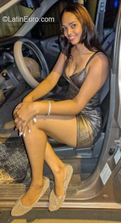 Date this funny Dominican Republic girl Isaury from Santiago DO38445