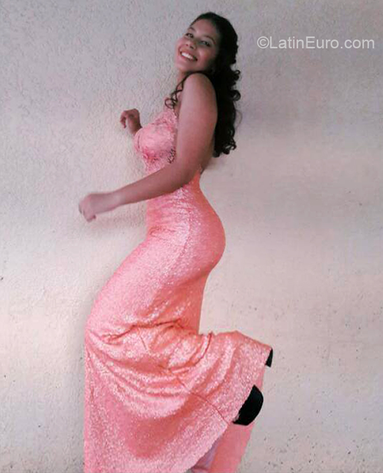 Date this passionate Argentina girl Angeles from San juan AR465