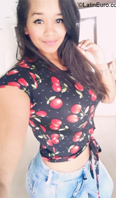 Date this funny Venezuela girl Dayana from  VE3721
