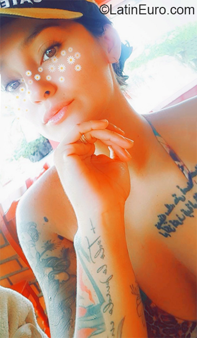 Date this nice looking Colombia girl Daniela from Cali CO28022