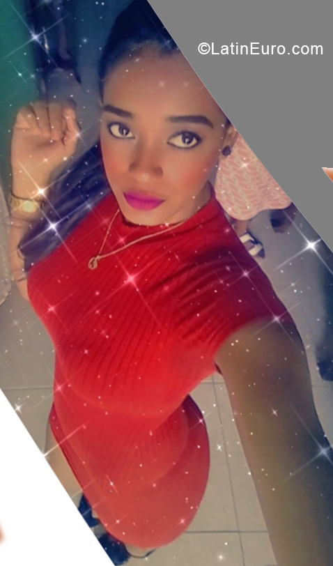 Date this voluptuous Dominican Republic girl Ali from Santo Domingo DO38491