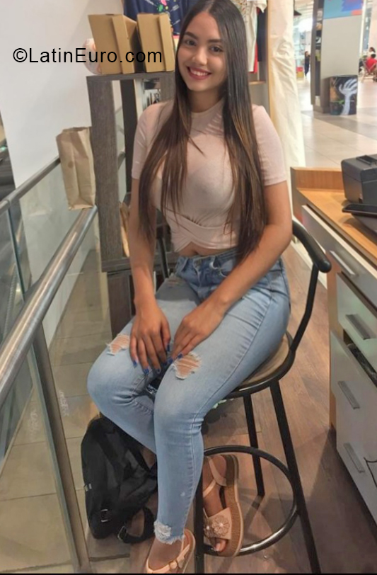 Date this good-looking Peru girl Jene from Lima PE1620
