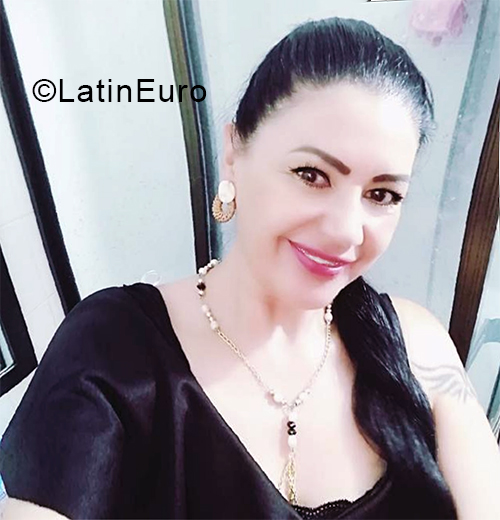 Date this nice looking Colombia girl Kamantia from Cali CO28139