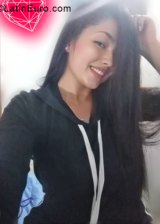 Date this foxy Colombia girl Stephania from Medellin CO28148
