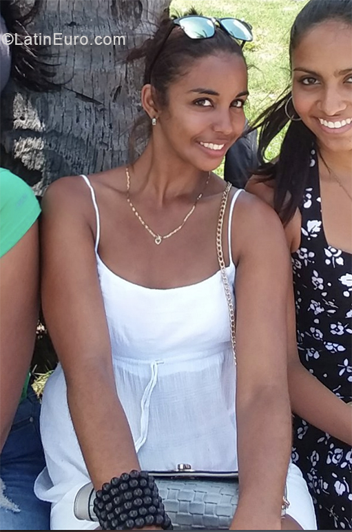 Date this sensual Cuba girl Loretta from Santiago de Cuba CU709