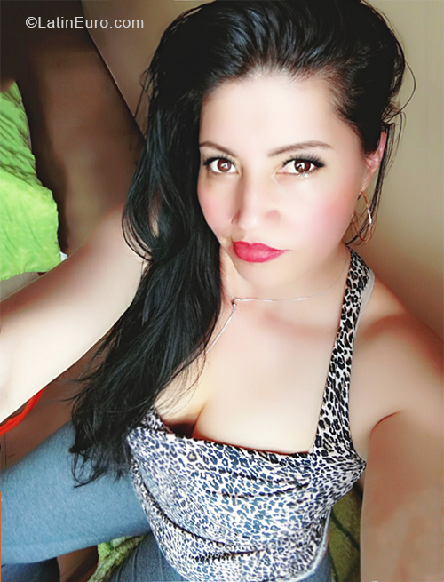 Date this athletic Colombia girl Lucy from Bogota CO28193