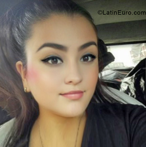 Date this athletic Colombia girl Lorena from Cali CO28205