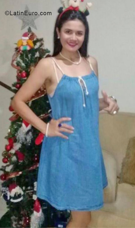 Date this hot Colombia girl LUZ STELLA from Bogota CO28206