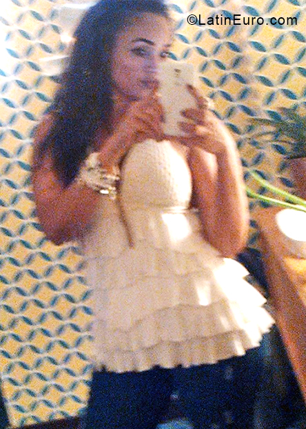 Date this gorgeous Colombia girl Manuela from Medellin CO28208