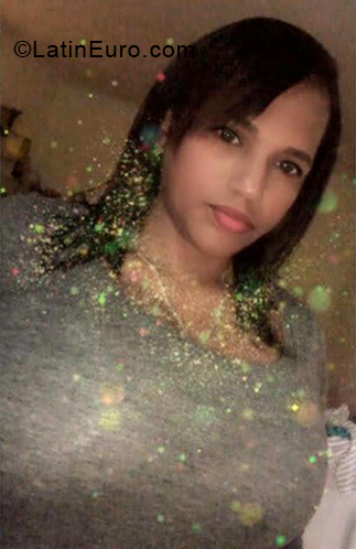 Date this sensual Dominican Republic girl Brigi from Santo Domingo DO38544
