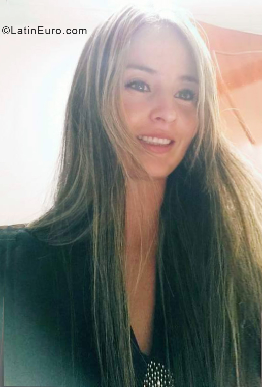 Date this georgeous Colombia girl Valentina from Bogota CO28228