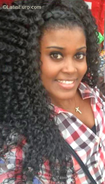 Date this nice looking Dominican Republic girl Yessica Ramrez from Santo Domingo DO38551