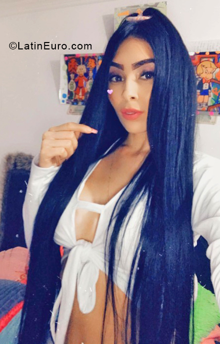 Date this foxy Colombia girl Saritha from Medellin CO28230