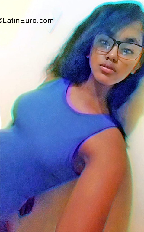 Date this beautiful Dominican Republic girl Angelica from Santo Domingo DO38559