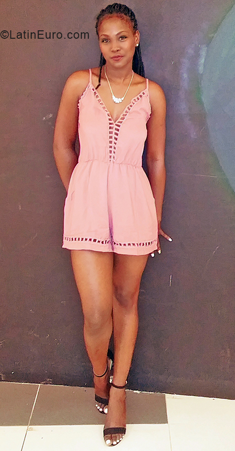 Date this stunning Dominican Republic girl Claudia from La Romana DO38560