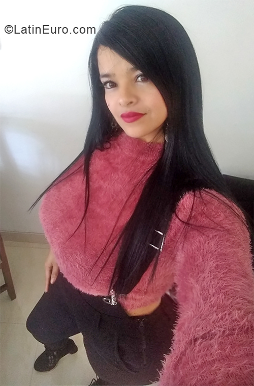 Date this young Colombia girl Natalia from Medellin CO28241
