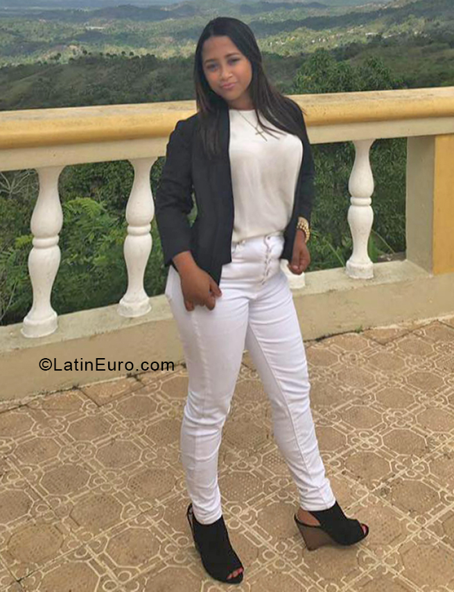 Date this sensual Dominican Republic girl Erika from Santo Domingo DO38565