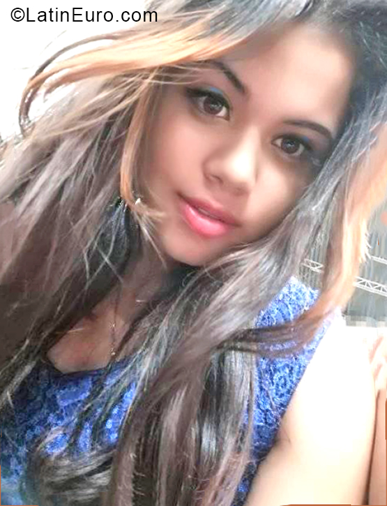 Date this hard body Colombia girl Eliana from Medellin CO28257