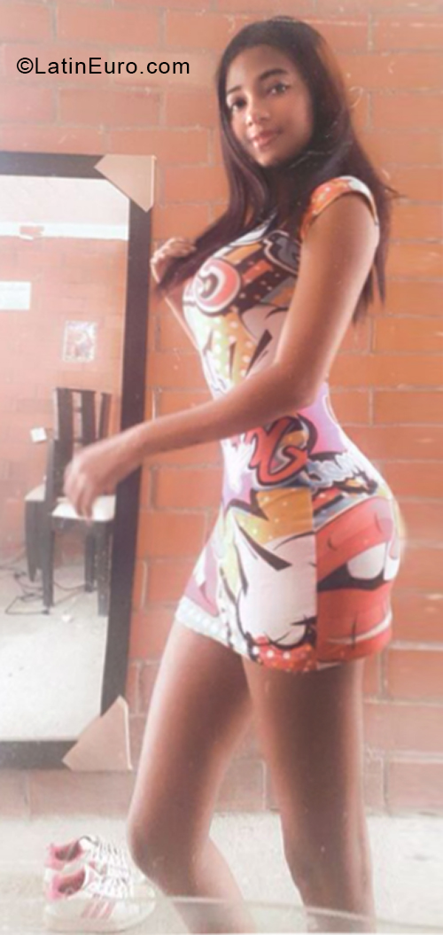 Date this lovely Colombia girl Eliana from Cali CO28293