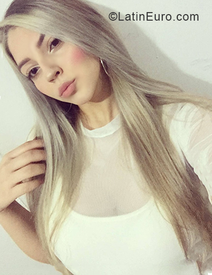 Date this nice looking Colombia girl Estefany from Medellin CO28296