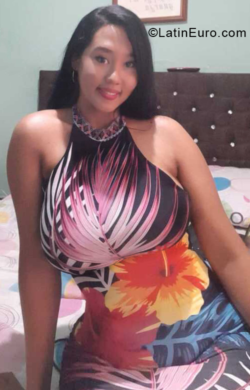 Date this cute Colombia girl Camila from Cali CO28354